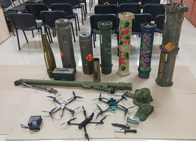 Робота з експонатами російсько-української війни